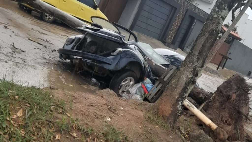 Violento temporal causa destruição no litoral de São Paulo; veja imagens