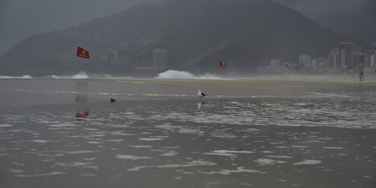 <span class="entry-title-primary">Aviso de chuva volumosa no litoral de São Paulo e no Rio de Janeiro</span> <h2 class="entry-subtitle">Episódio de chuva entre hoje e o começo da semana que vem pode trazer volumes altos e riscos de transtornos </h2>