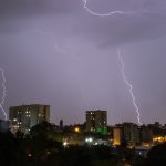 Segunda metade da semana terá calorão, chuva e risco de temporais