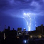 Frente fria muda o tempo nesta sexta com chuva e risco de temporais