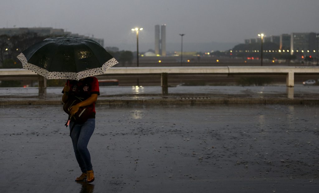 Chuva segue onde não deveria estar chovendo no fim de agosto