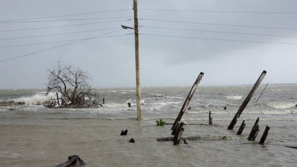 Parte de Cuba sem luz e inundada após a passagem de Idalia