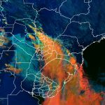 Frente fria avança no fim de semana e leva chuva a vários estados