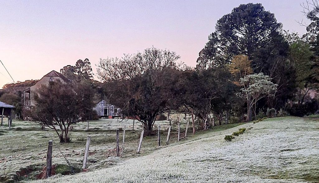 Frio abaixo de zero traz postais de inverno no Dia dos Pais