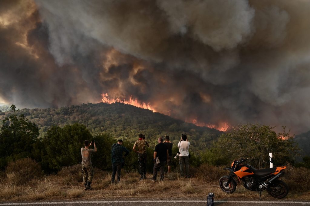 Grécia enfrenta o maior incêndio na Europa em anos