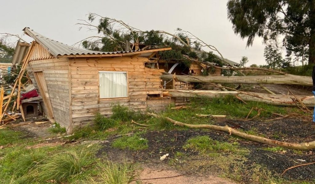 Terceiro dia da onda de temporais tem granizo e vento destrutivo
