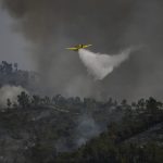 Calor extremo e fogo deixam Portugal e Espanha em alerta vermelho
