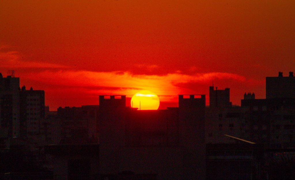 Calor hoje à tarde vai superar médias de janeiro em pleno inverno