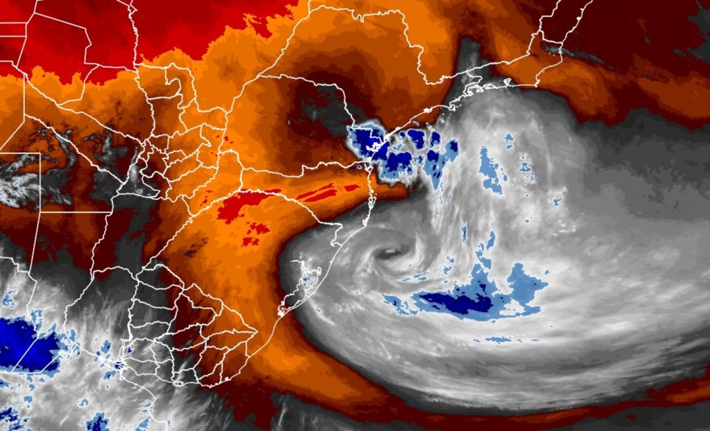Imagens de satélite mostram vórtice ciclônico no Sul do Brasil