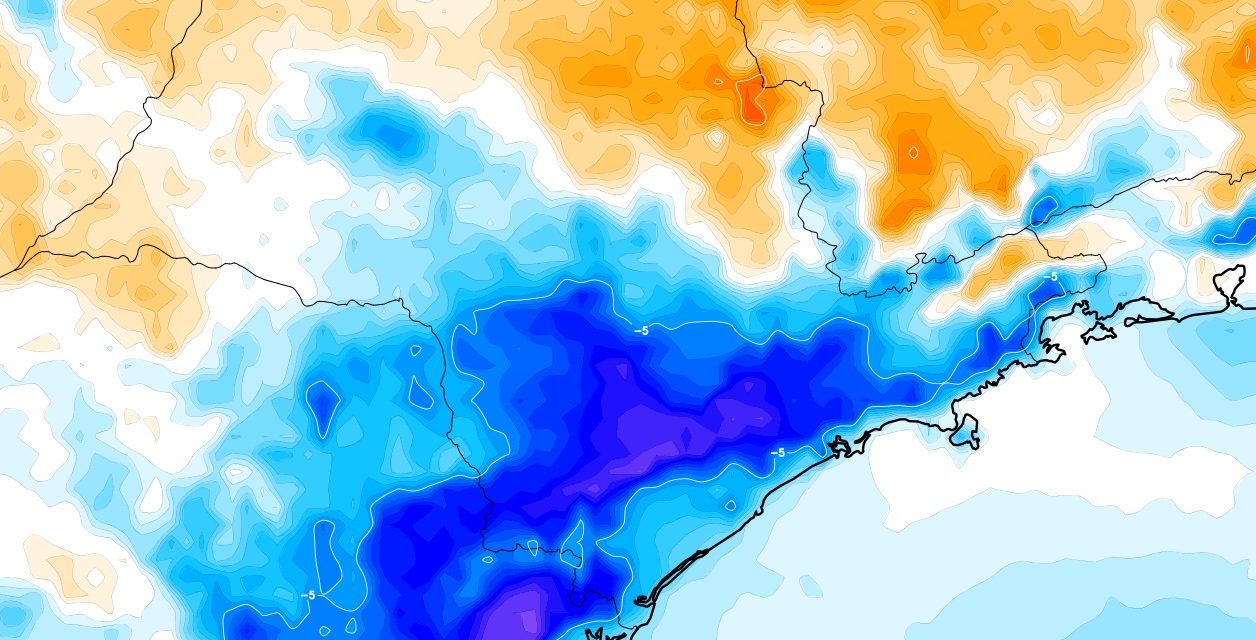 <span class="entry-title-primary">São Paulo terá forte queda da temperatura e vento neste fim de semana</span> <h2 class="entry-subtitle">Frente fria provocará uma radical mudança do tempo na cidade de São Paulo que sairá do calor para o frio neste fim de semana </h2>