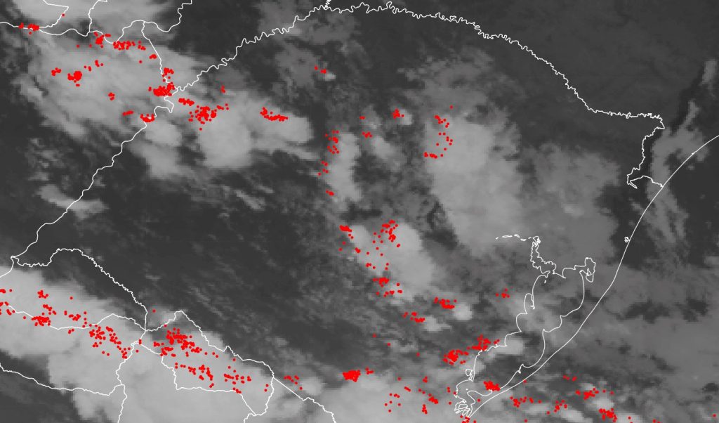 Frente fria traz chuva e trovoadas no Sul do Brasil neste início de semana