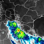 Frente fria avança com chuva, raios, vento e queda isolada de granizo