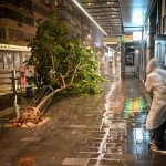 Supetufão atinge Hong Kong com vento de 200 km/h