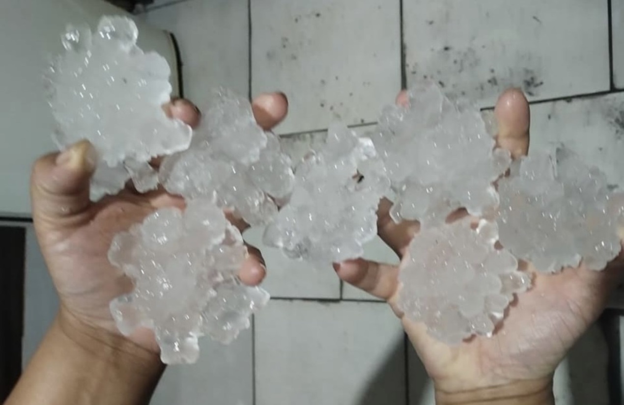 <span class="entry-title-primary">Situação incomum levou ao raro granizo gigante em Bagé (RS)</span> <h2 class="entry-subtitle">Tempestade severa de granizo atingiu na madrugada de hoje a cidade de Bagé (RS) com pedras gigantes de gelo que causaram muitos estragos</h2>