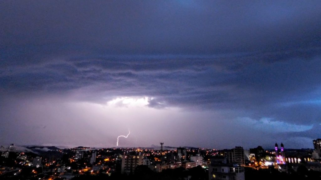 Rio Grande do Sul terá duas ondas de chuva forte e temporais na semana