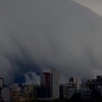 Imagens mostram nuvem de temporal “engolindo” cidade da Serra Gaúcha