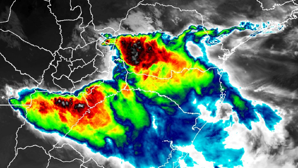 Sábado começa com chuva, raios e temporal nos três estados do Sul