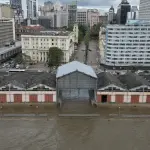 Imagens aéreas mostram a enchente do Guaíba em Porto Alegre