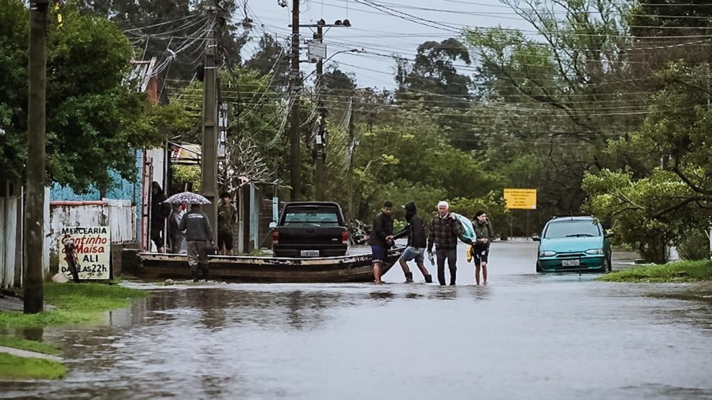 Chuva de quase um mês em dois dias traz emergência em Porto Alegre