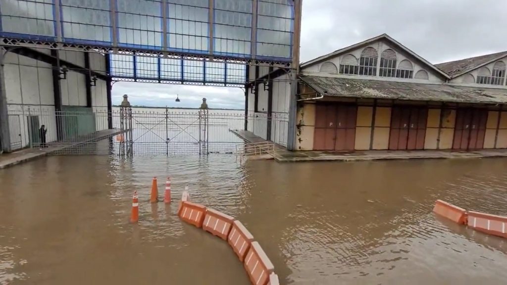 Porto Alegre registra a maior enchente do Guaíba em 56 anos