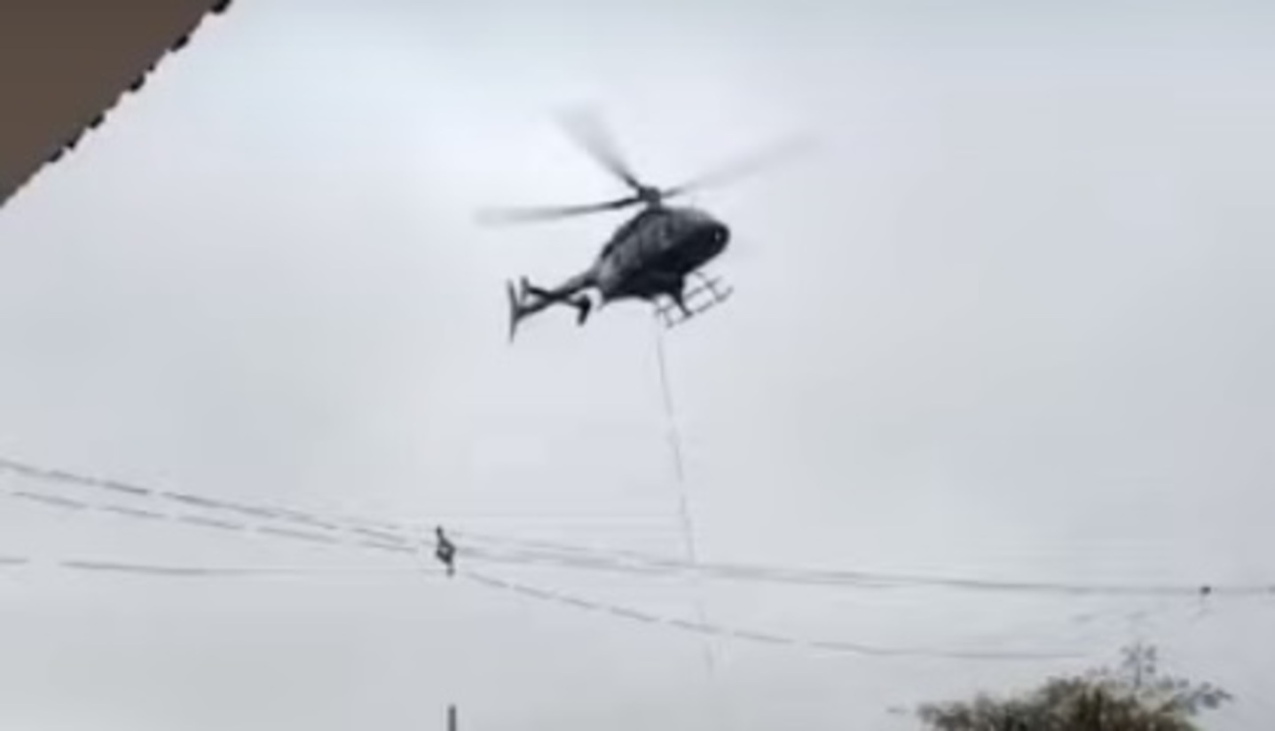 <span class="entry-title-primary">Helicóptero resgata pessoas nos telhados de casas no Vale do Taquari</span> <h2 class="entry-subtitle">Resgates aéreos com ajuda de helicóptero ocorrem na cidade de Roca Sales. Cheia do Rio Taquari é uma das maiores da história. </h2>