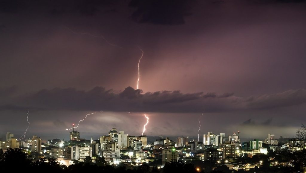 Domingo teve quase 400 mil raios no Rio Grande do Sul
