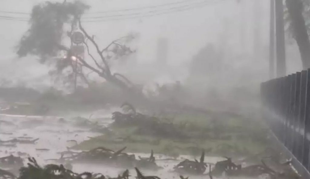 Vendavais de até 150 km/h atingem RS, SC, PR e MS com estragos