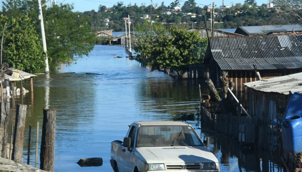 Cheia do Jacuí piora, causa emergência e mantém Guaíba muito alto