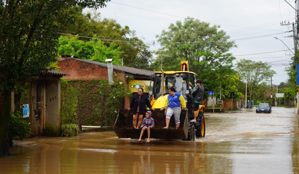 Cheia do Rio dos Sinos atinge várias cidades da Grande Porto Alegre
