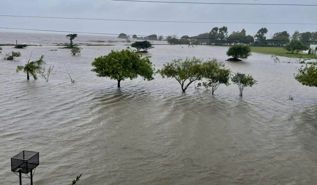 Lagoa dos Patos sobe com vento e avança em cidades da Costa Doce