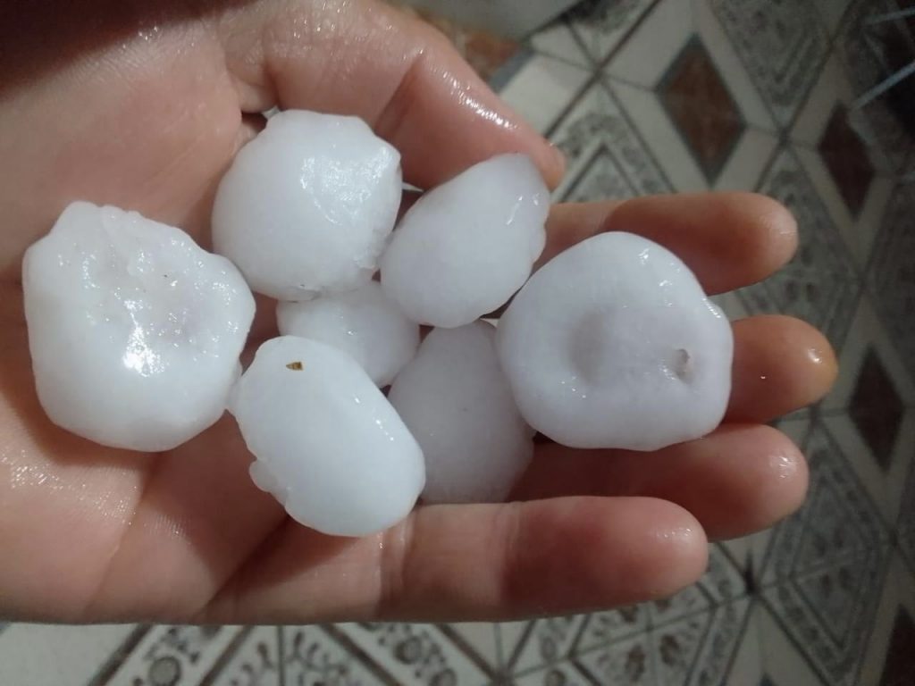 Primavera começa com temporais destrutivos de granizo no Sul