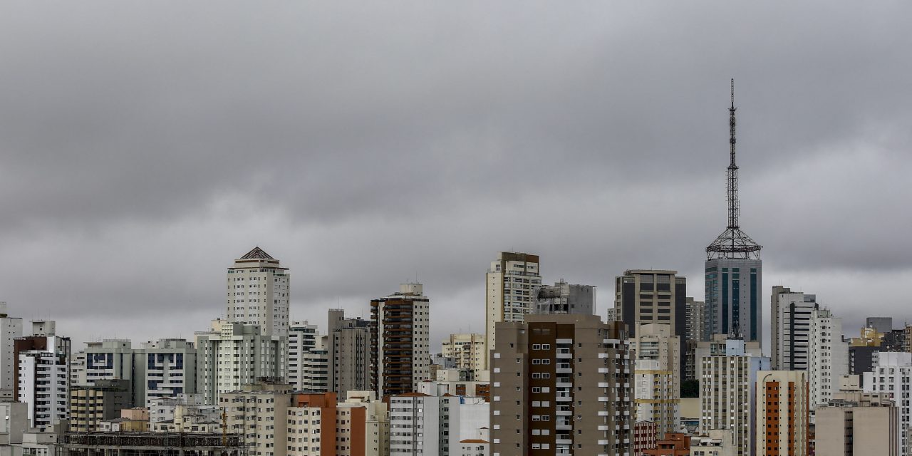 <span class="entry-title-primary">Veja a previsão do tempo para esta semana em São Paulo (8/10/2023)</span> <h2 class="entry-subtitle">Confira em detalhes o que esperar do tempo na semana que começa na cidade de São Paulo. Semana vai terminar com chuva e frio.</h2>