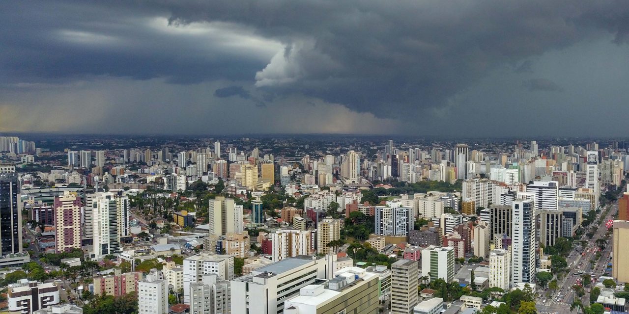 <span class="entry-title-primary">Fim de semana de muita chuva, temporais e transtornos no Sul do Brasil</span> <h2 class="entry-subtitle">Volumes muito altos de chuva e tempestades são previstos para a Metade Norte do Rio Grande do Sul, Santa Catarina e o Paraná </h2>