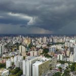 Fim de semana de muita chuva, temporais e transtornos no Sul do Brasil
