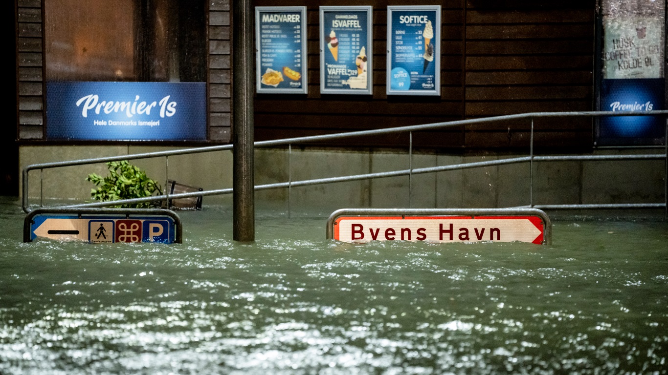 Dois lados do clima extremo na Europa: enchentes na Escandinávia e