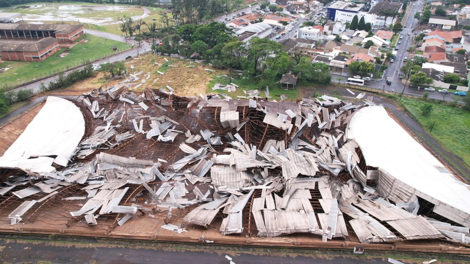 Vendaval teve característica de tornado em Cascavel, diz município