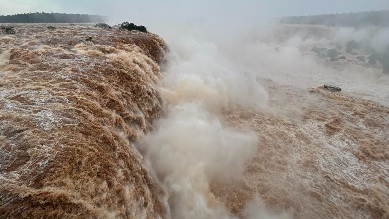 <span class="entry-title-primary">Fotos: Cataratas do Iguaçu registram a maior vazão em anos</span> <h2 class="entry-subtitle">Vazão extraordinária das Cataratas do Iguaçu na fronteira do Brasil com a Argentina após chuva extrema no estado do Paraná </h2>