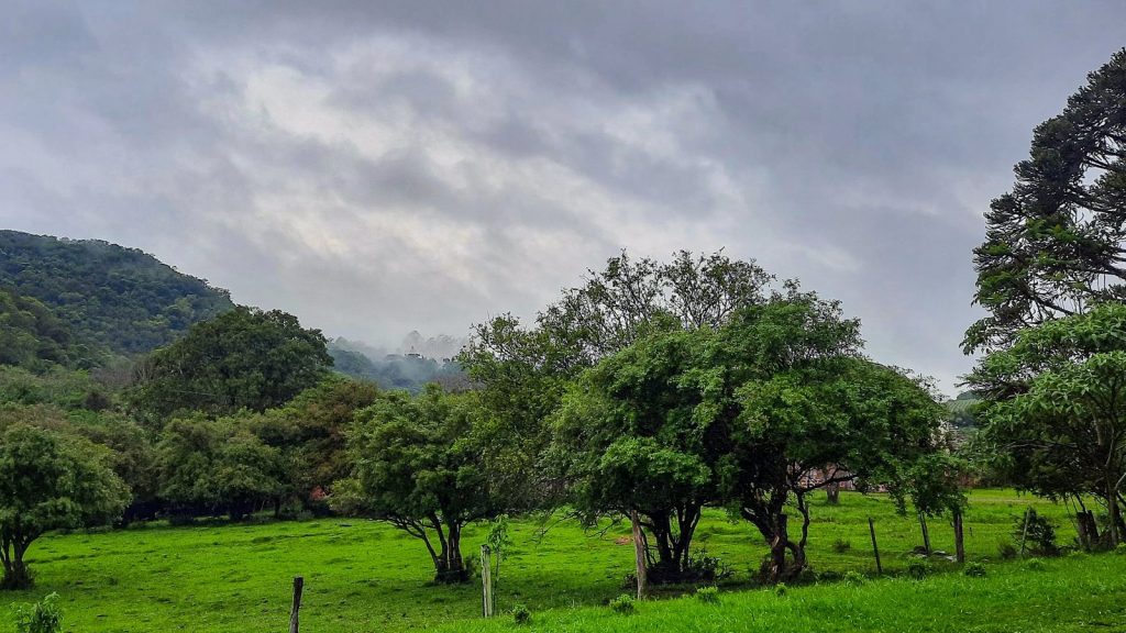 Chuva segue nas próximas horas no RS sob influência de baixa pressão