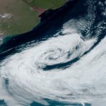 Ciclone na costa argentina impulsiona frente fria no Sudeste do Brasil