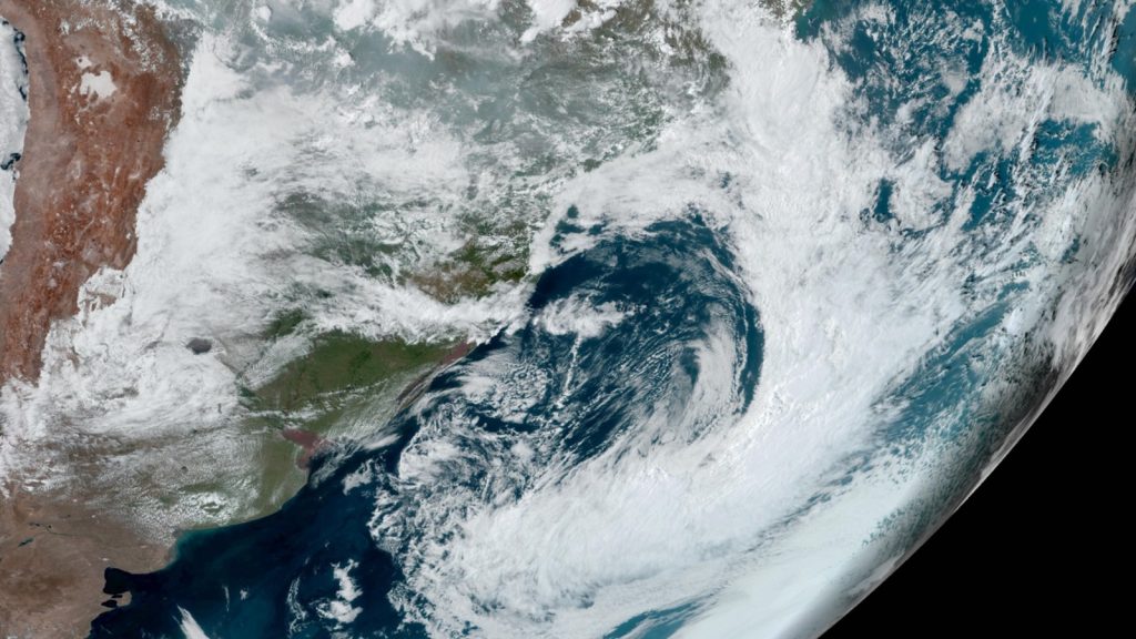 Frente fria induz mais chuva nesta quinta no Centro do Brasil