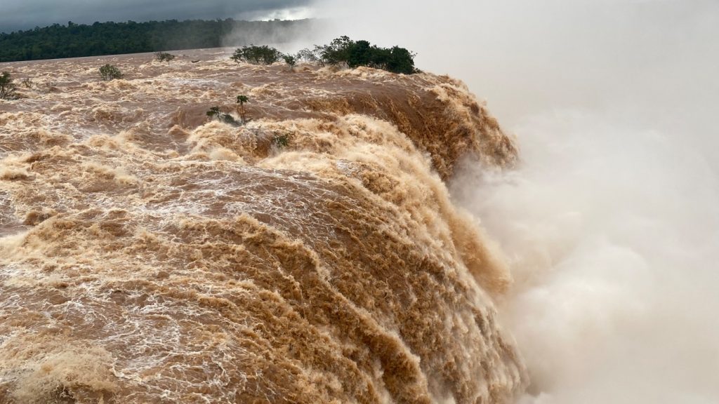 Cataratas do Iguaçu seguirão com vazão muito acima do normal