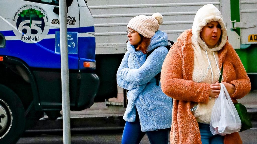Frio e geada no começo da primeira segunda-feira de outubro