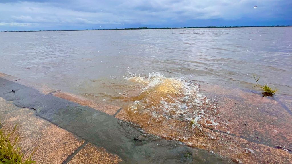 Guaíba recua após ter atingido o cais pela segunda vez em quatro dias