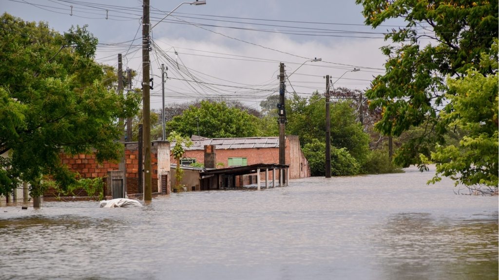Fotos: enchente do Rio Uruguai tira milhares de casa no Oeste