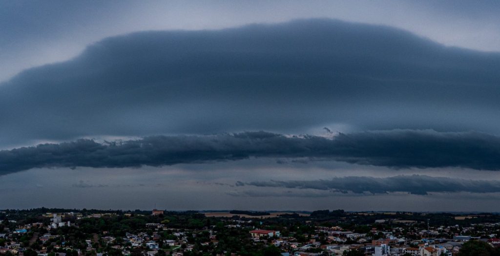 Chuva já é volumosa em algumas cidades e segue no Rio Grande do Sul