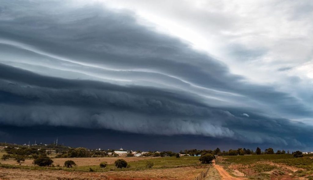 Sábado de muito alto risco terá chuva intensa e fortes temporais