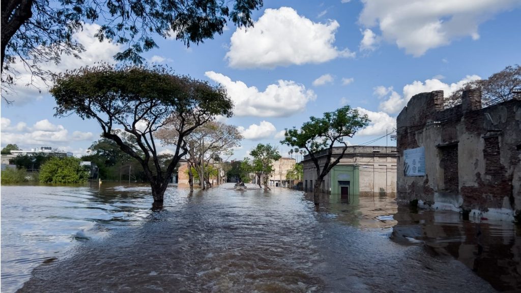 Fotos: enchente inunda cidade do Uruguai em que nasceu Luis Suarez