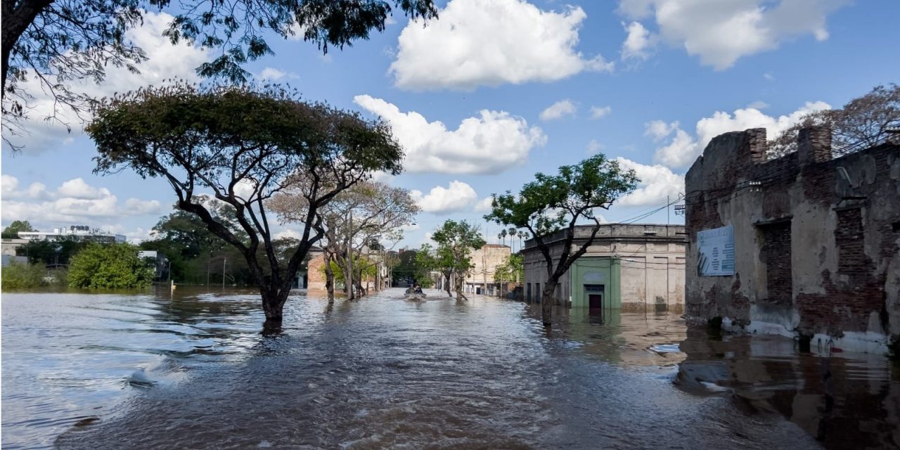 <span class="entry-title-primary">Fotos: enchente inunda cidade do Uruguai em que nasceu Luis Suarez</span> <h2 class="entry-subtitle">Grande cheia do Rio Uruguai que passou por cidades do Oeste do Rio Grande do Sul agora atinge o Oeste do Uruguai </h2>