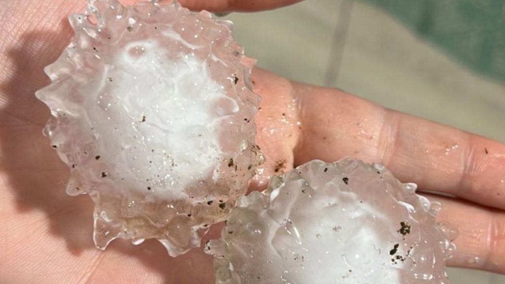 Tempestades severas trazem muitos raios e granizo gigante; veja imagens