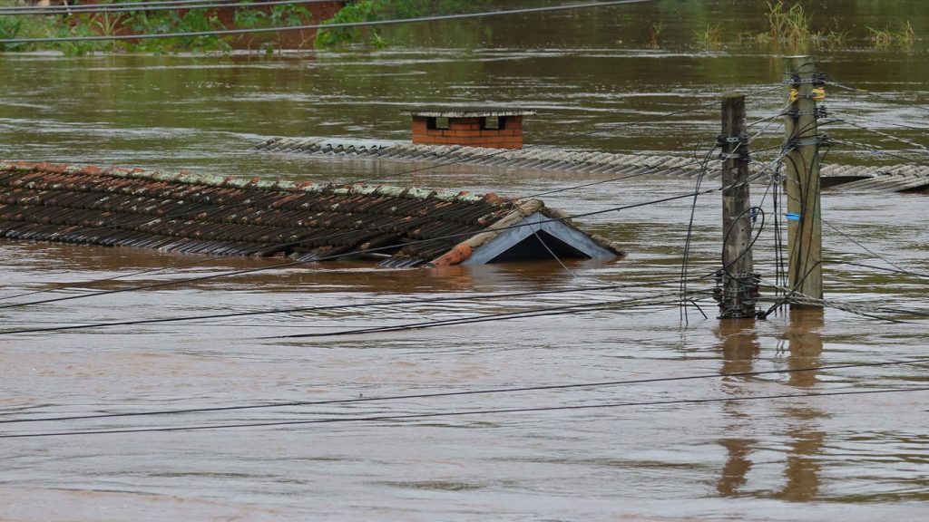 Primavera de recordes tem chuva de quase um ano em três meses